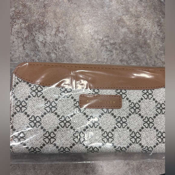 Amy Miller wallet NWT - Picture 2 of 5